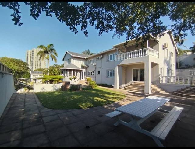 5 BEDROOM HOUSE FOR SALE IN UMHLANGA CENTRAL